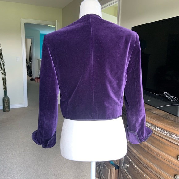 British Made Cropped Purple Velvet Jacket – Size S/M – Luxe Boutique - Picture 5 of 13